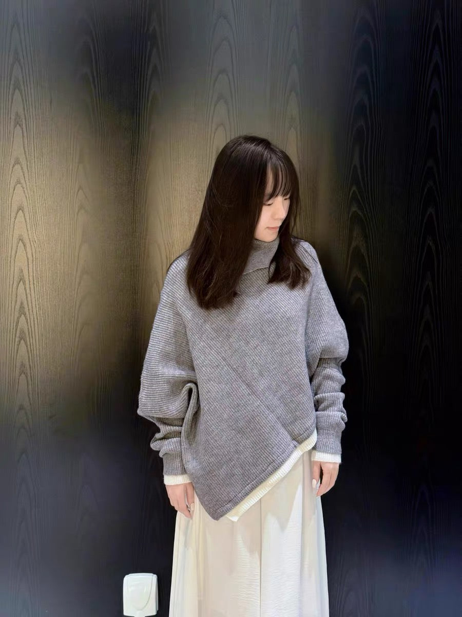 Oversized Turtleneck sweater in black and grey