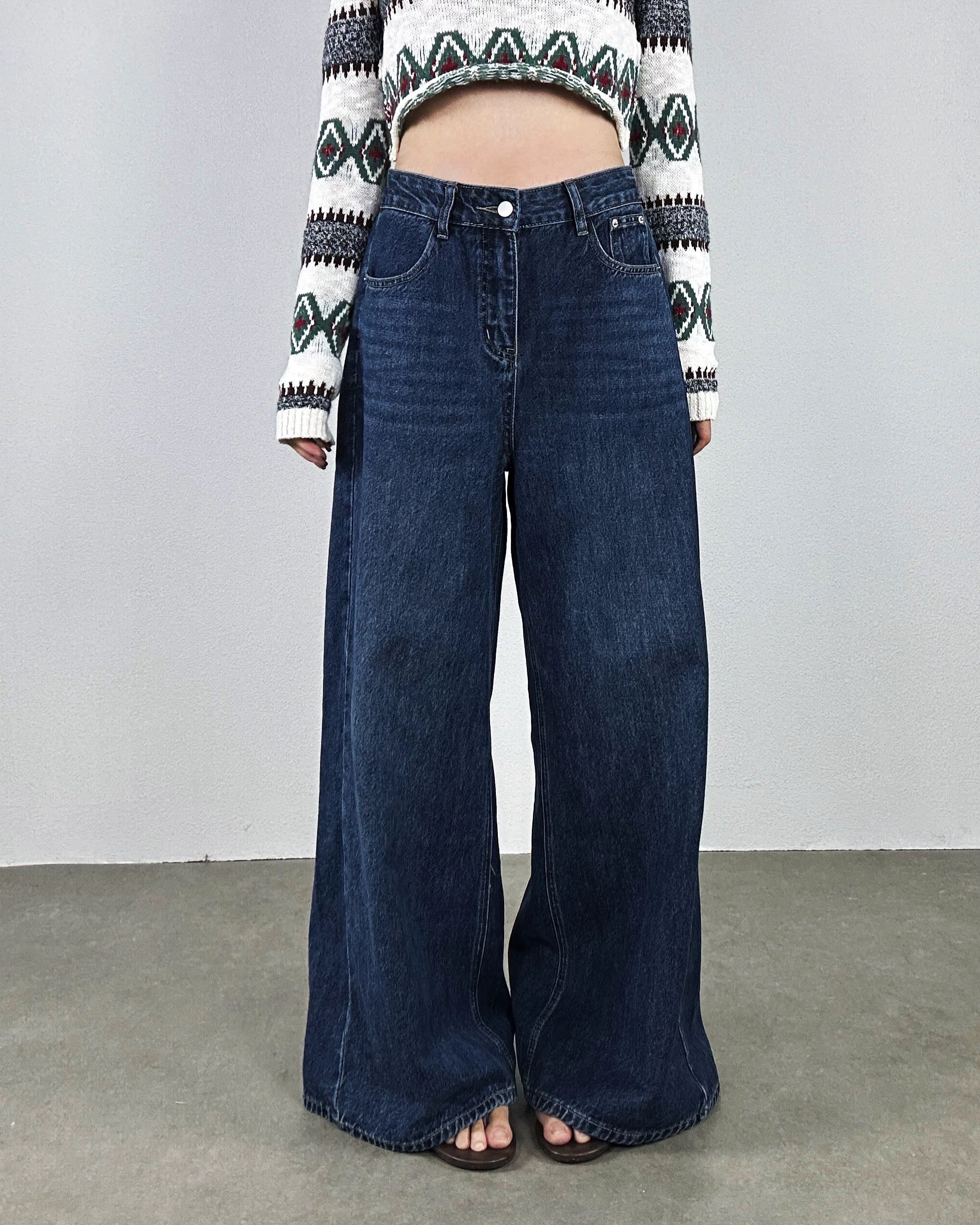Dark Blue Oversized Jeans – Women’s High-Waisted Wide-Leg Denim