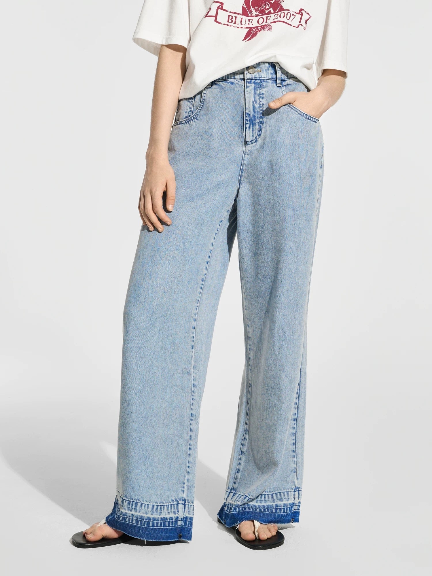 Women’s Loose Fit Jeans – Faded Blue