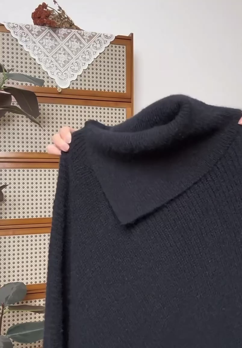 Oversized Turtleneck sweater in black and grey